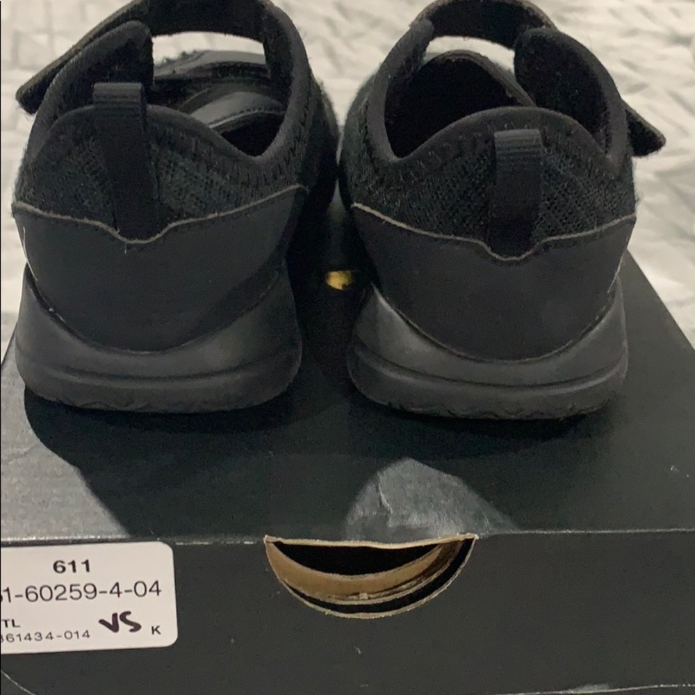 Jordan Sneakers Excellent Condition - Picture 3 of 6